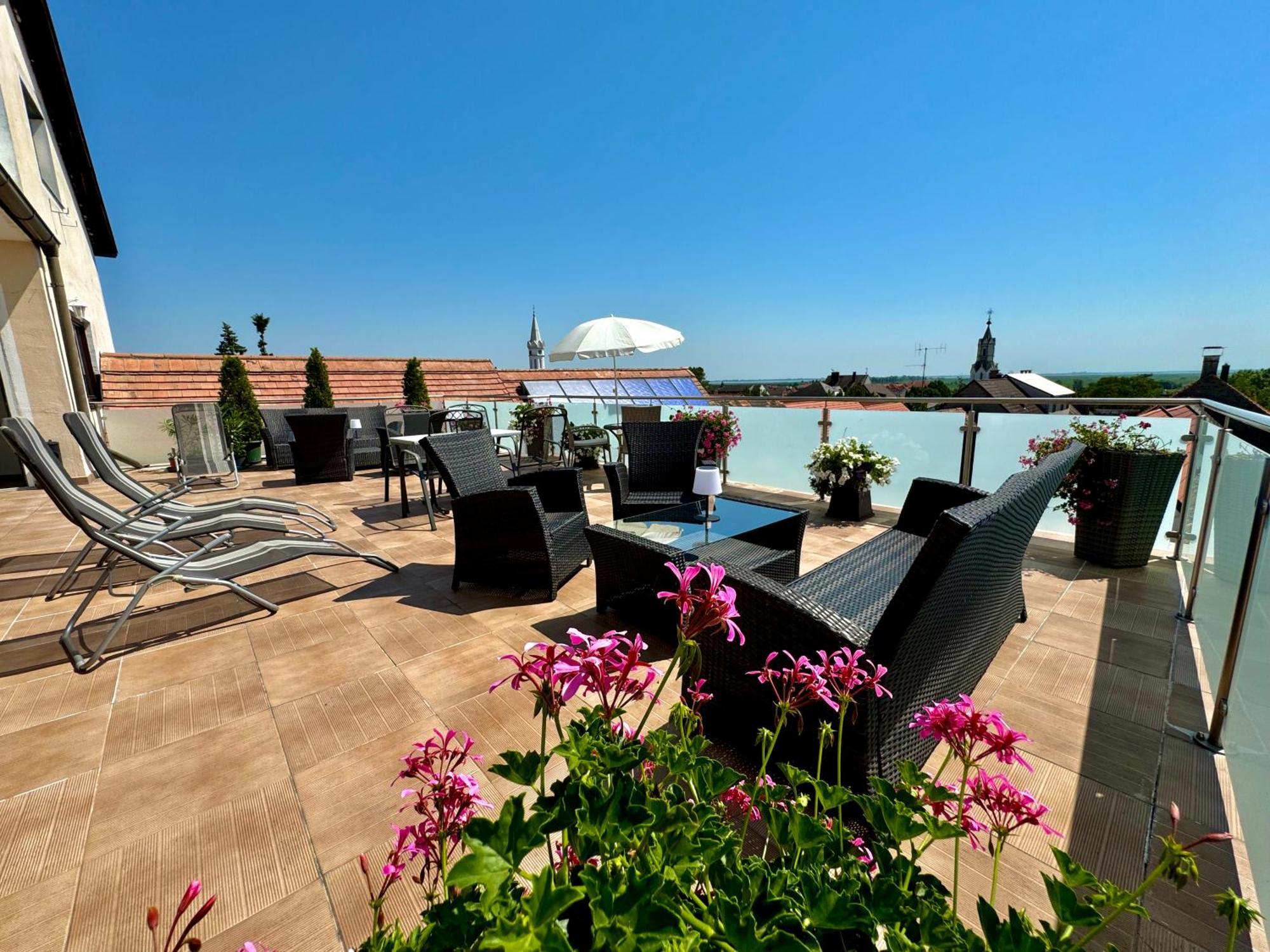 Pension Seeblick Moerbisch Am See Exterior photo