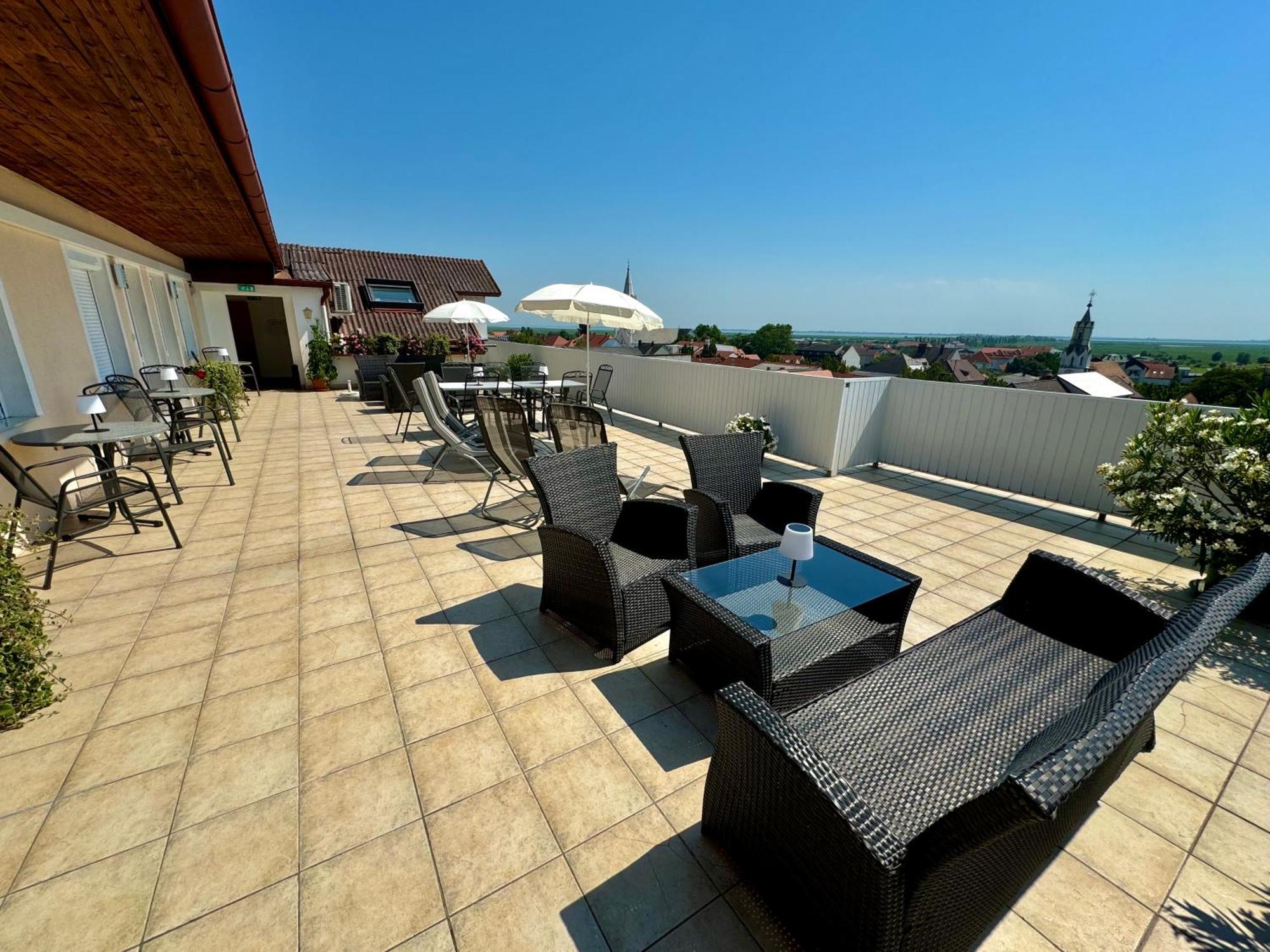 Pension Seeblick Moerbisch Am See Exterior photo
