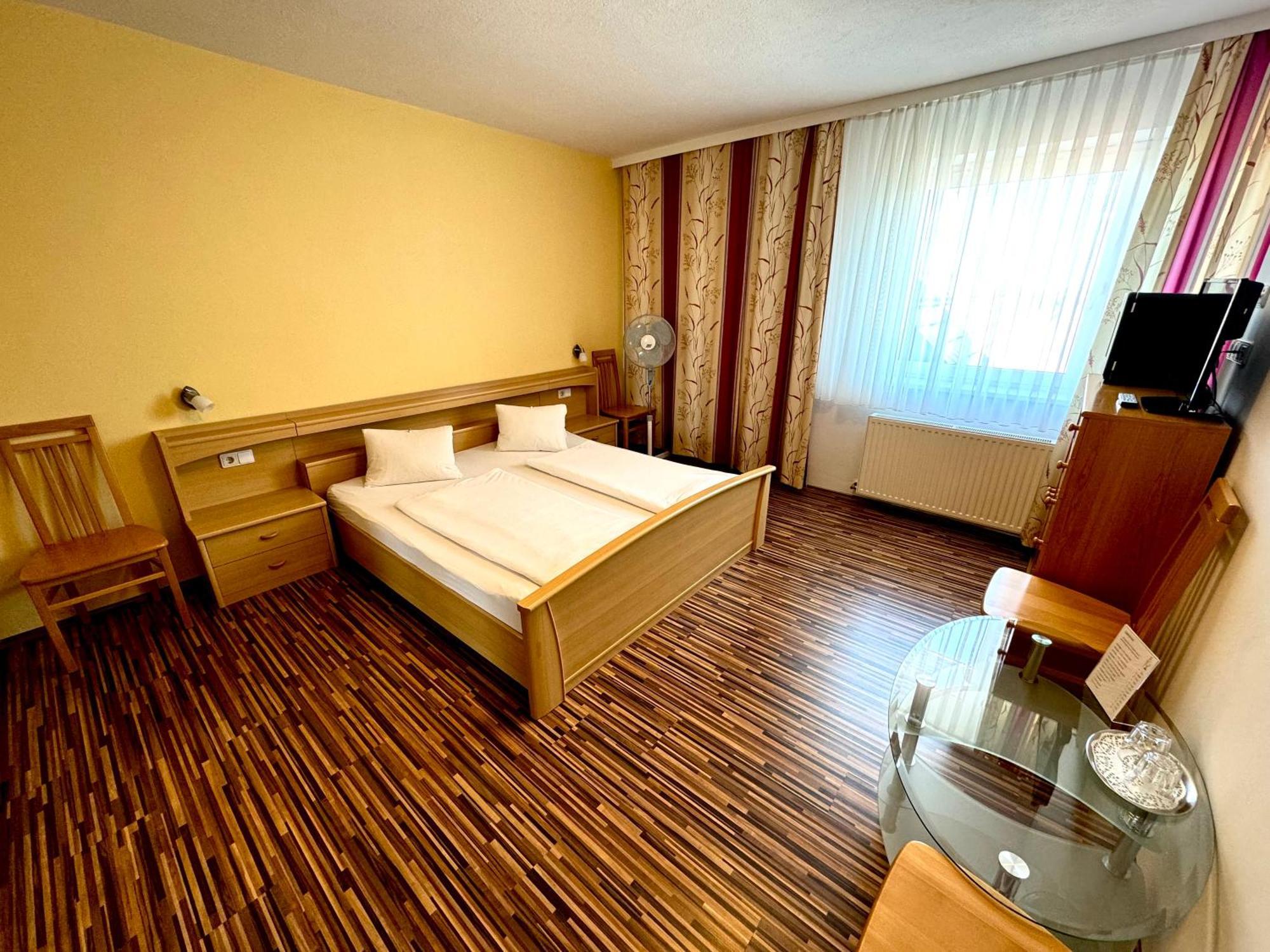 Pension Seeblick Moerbisch Am See Room photo