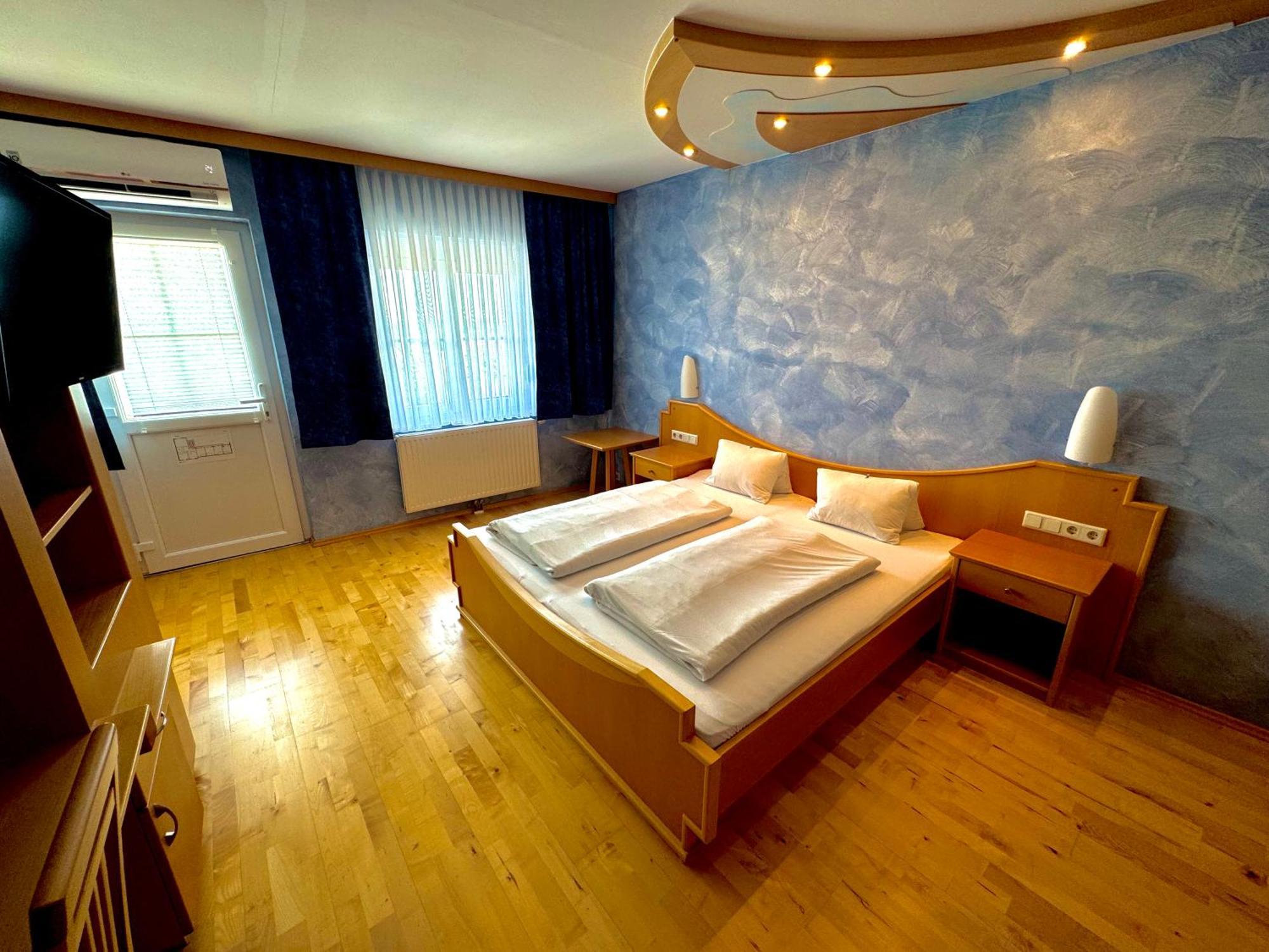 Pension Seeblick Moerbisch Am See Exterior photo