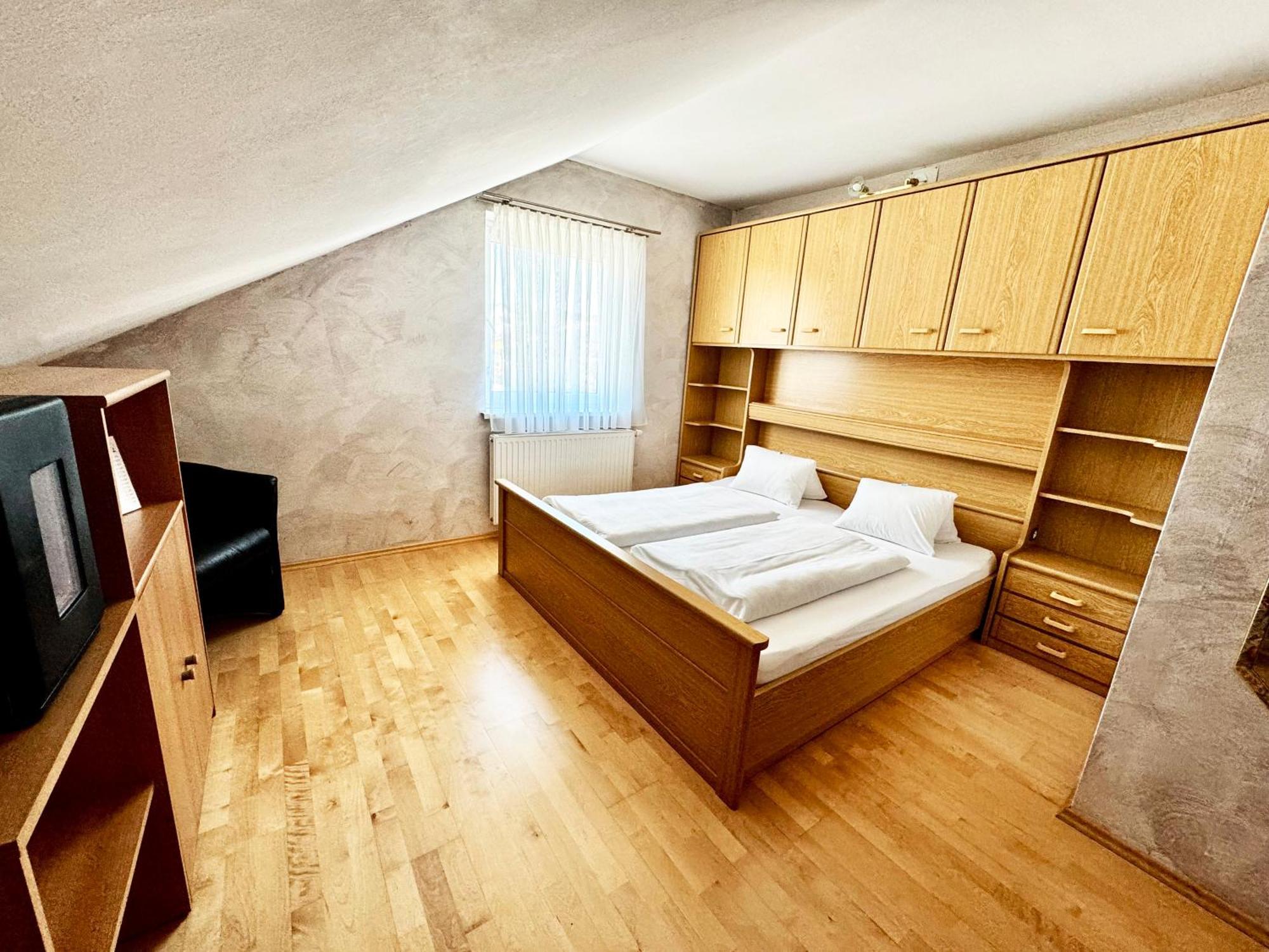 Pension Seeblick Moerbisch Am See Room photo