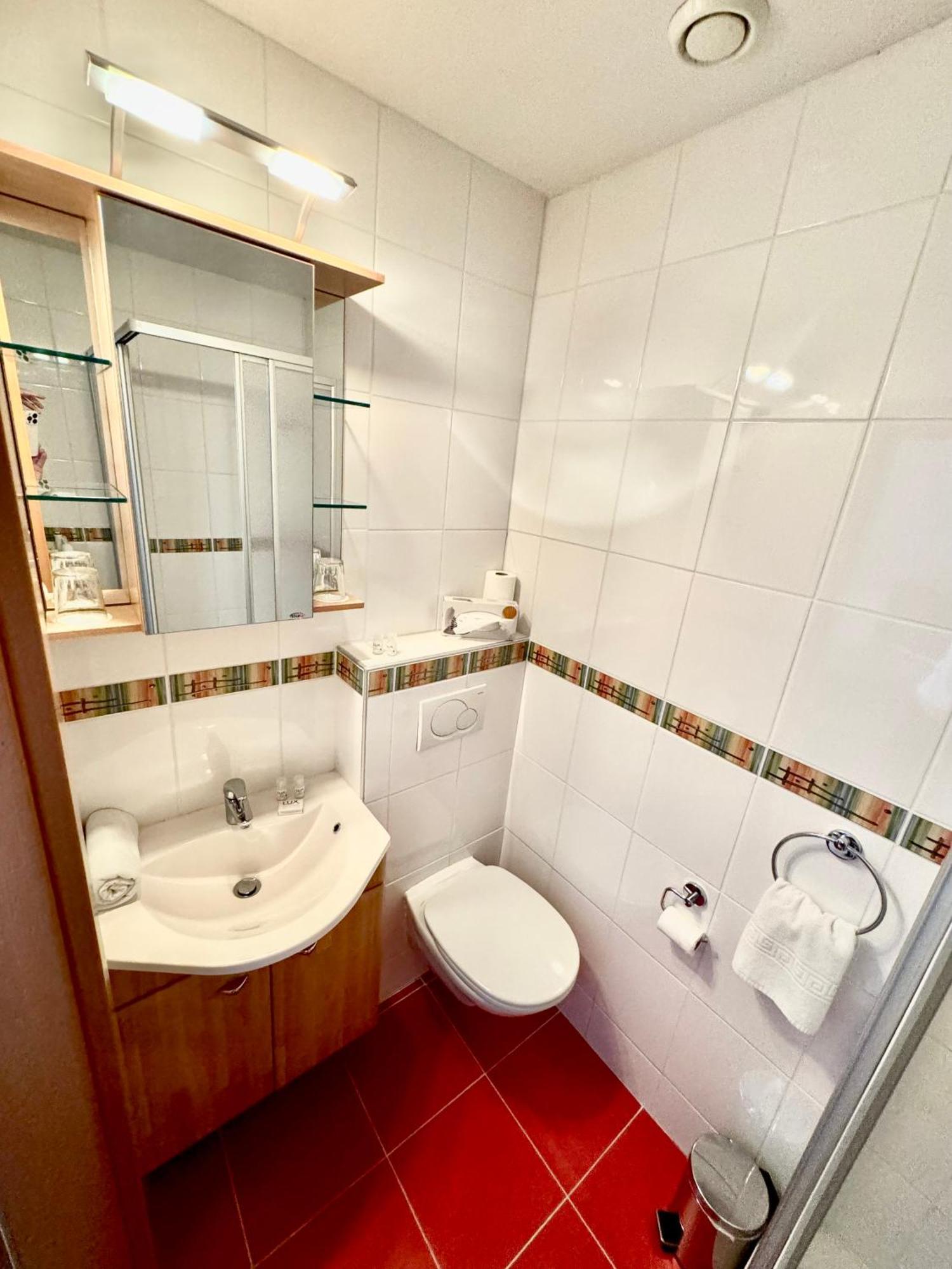 Pension Seeblick Moerbisch Am See Room photo