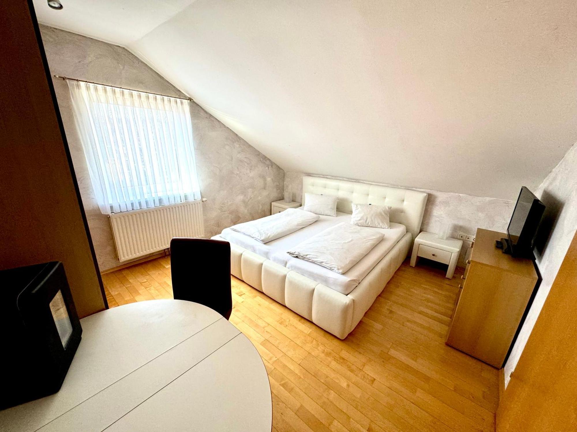 Pension Seeblick Moerbisch Am See Room photo