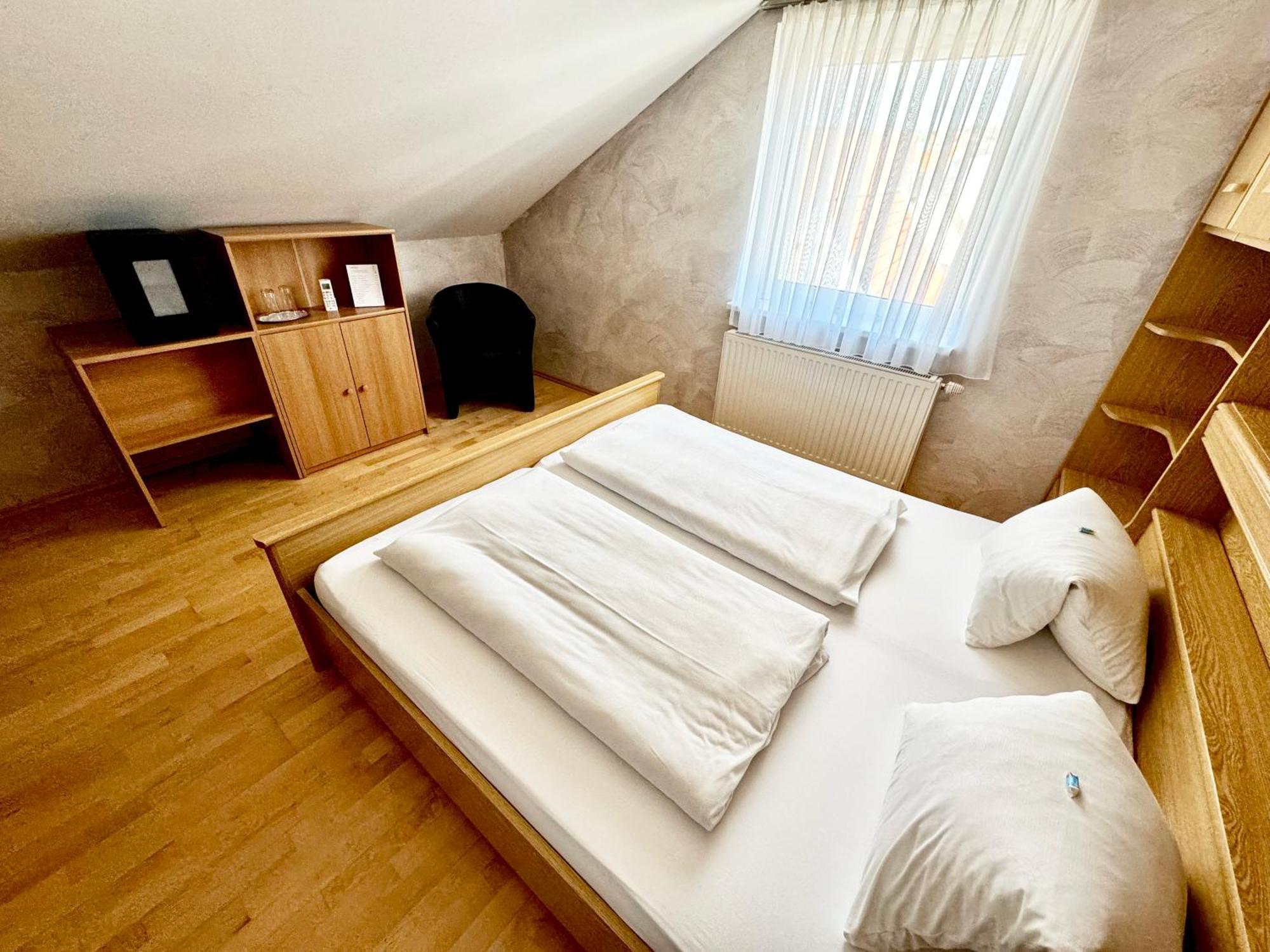 Pension Seeblick Moerbisch Am See Room photo